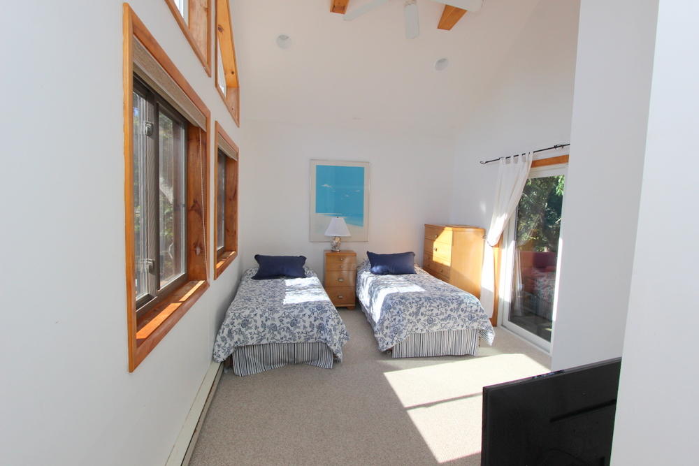 Cape Cod Home 994845