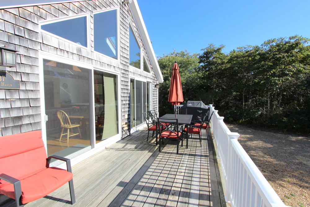 Cape Cod Home 994845