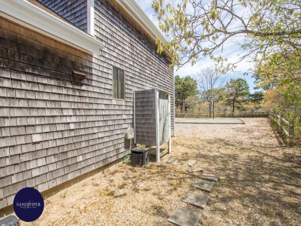 Cape Cod Home 994845