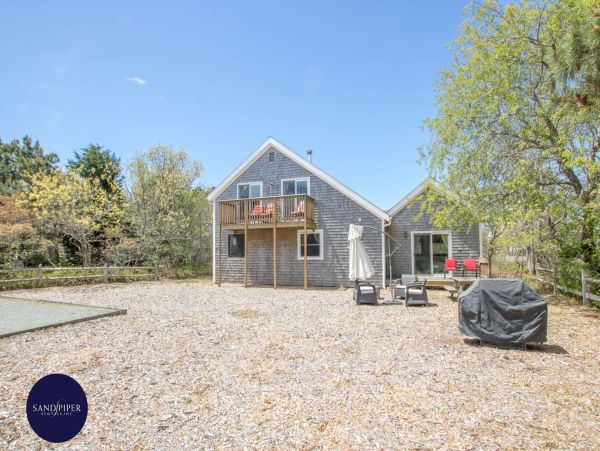 Cape Cod Home 994845