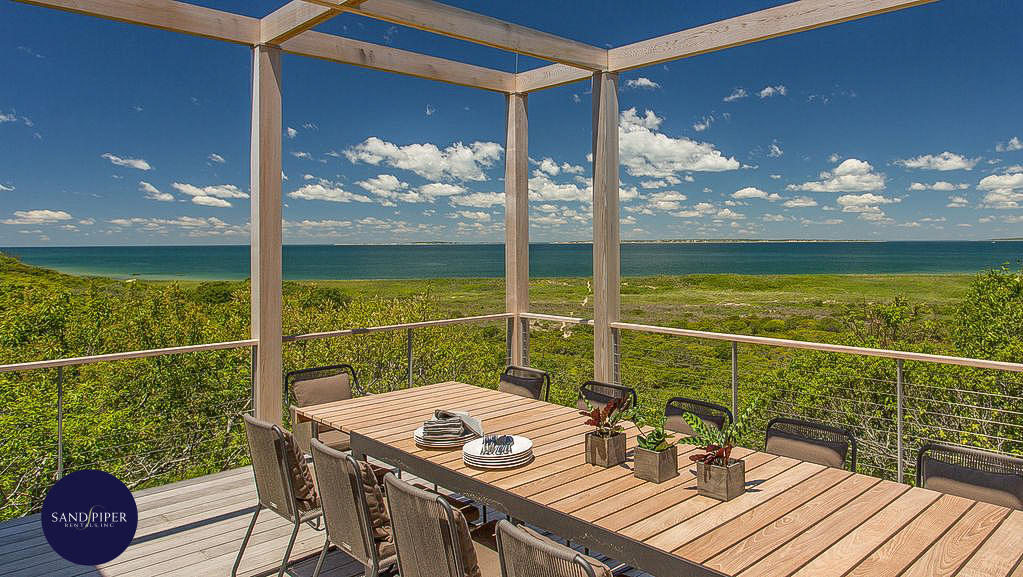 Cape Cod Home 994846