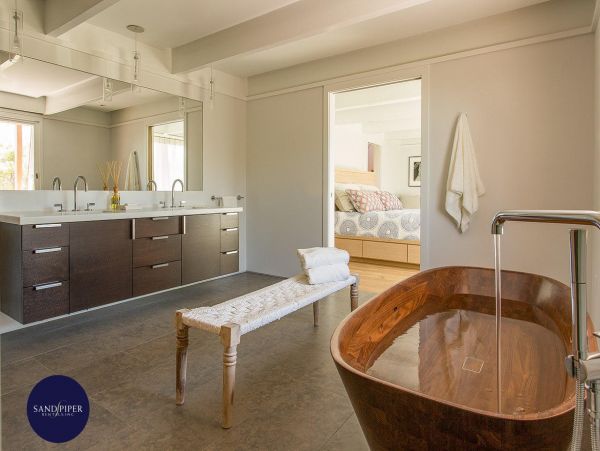 Cape Cod Home 994846