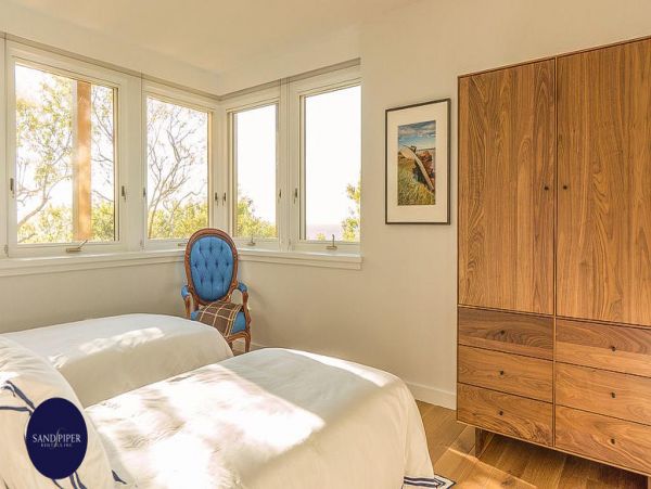 Cape Cod Home 994846