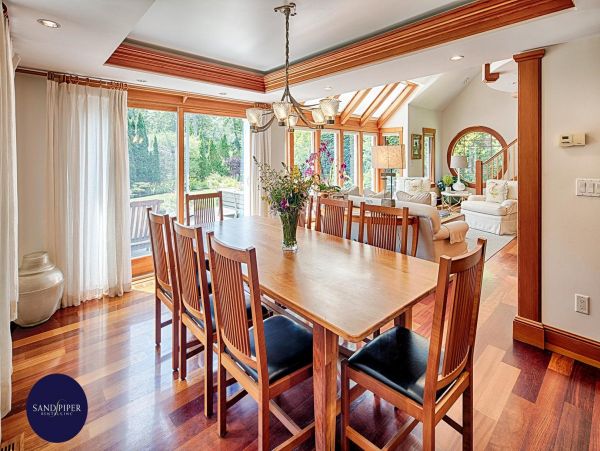 Cape Cod Home 994848