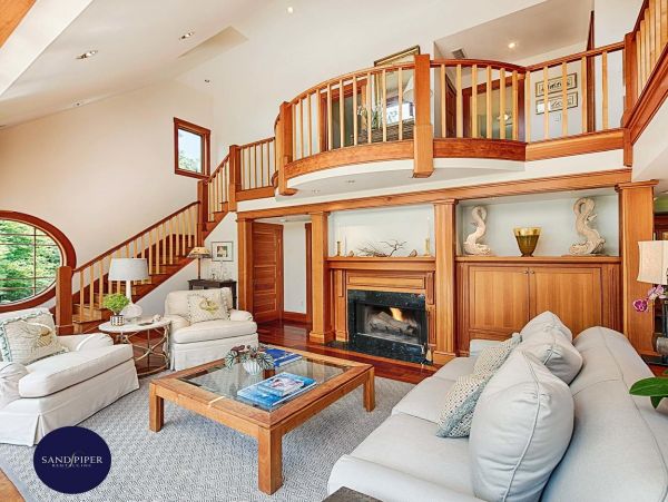 Cape Cod Home 994848