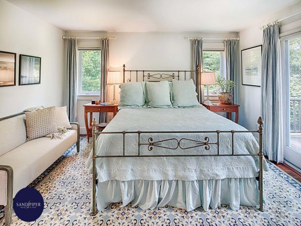 Cape Cod Home 994848