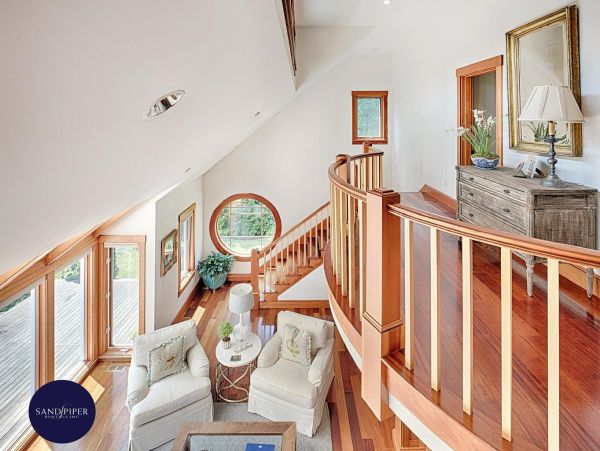 Cape Cod Home 994848