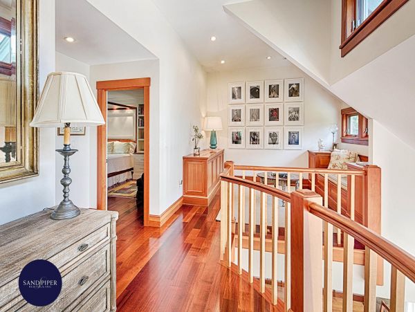 Cape Cod Home 994848