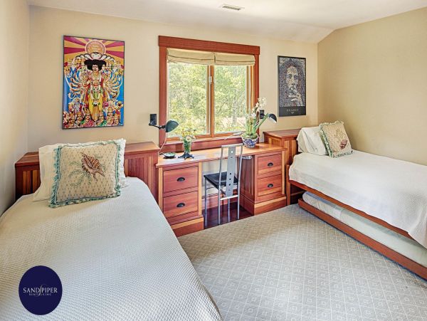 Cape Cod Home 994848