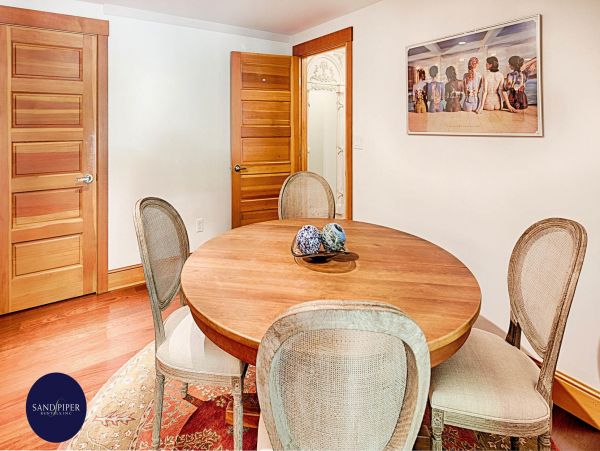 Cape Cod Home 994848