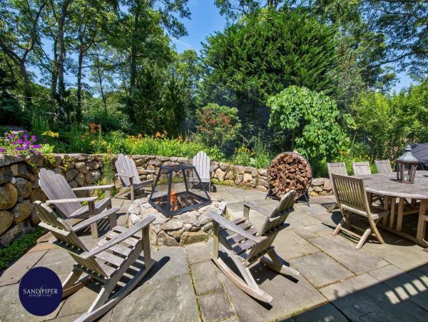 Cape Cod Home 994848
