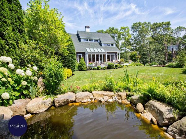 Cape Cod Home 994848
