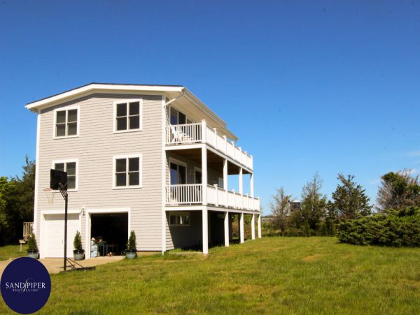 Cape Cod Home 994849