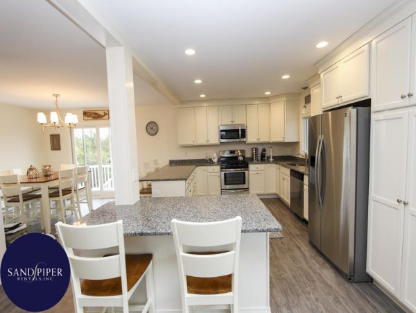 Cape Cod Home 994849