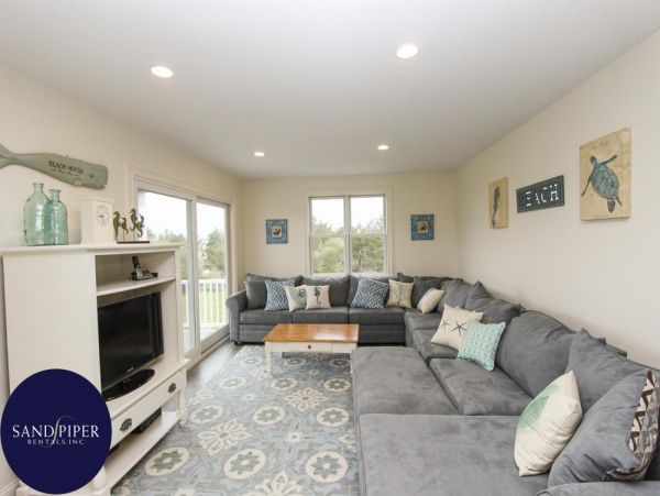 Cape Cod Home 994849