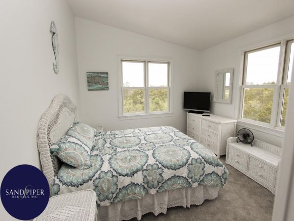 Cape Cod Home 994849