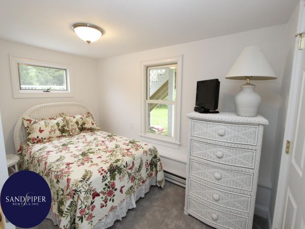 Cape Cod Home 994849