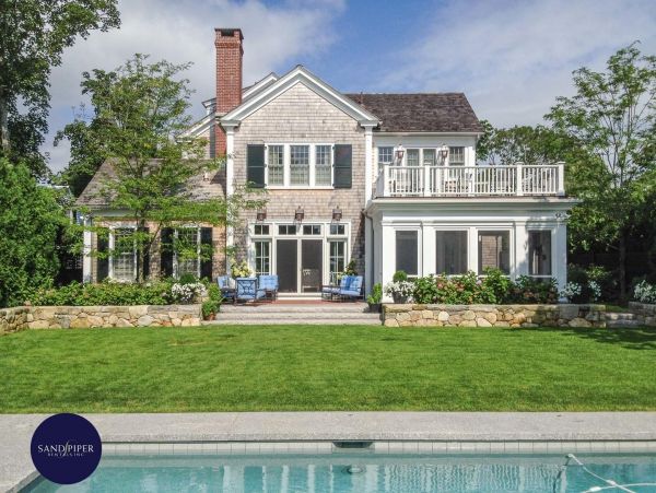 Cape Cod Home 994851