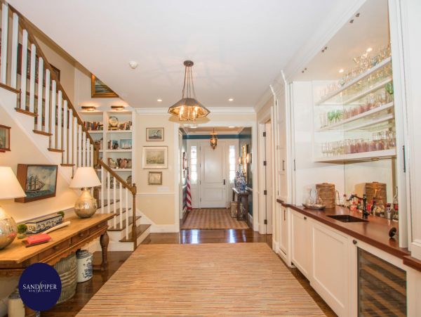 Cape Cod Home 994851