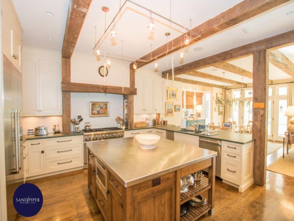 Cape Cod Home 994851