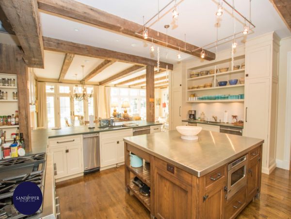 Cape Cod Home 994851