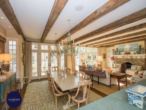 Cape Cod Home 994851