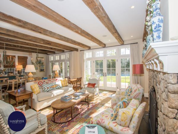 Cape Cod Home 994851