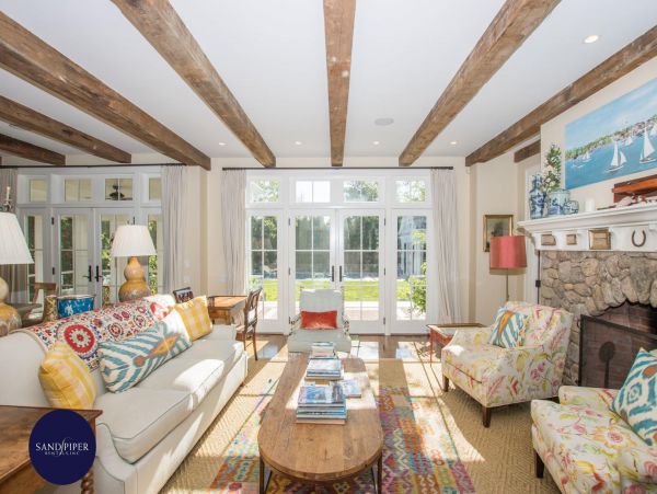 Cape Cod Home 994851