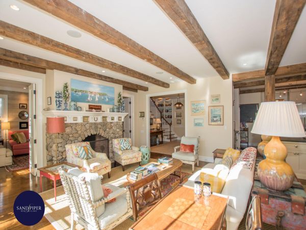 Cape Cod Home 994851
