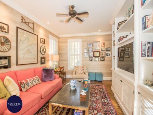 Cape Cod Home 994851
