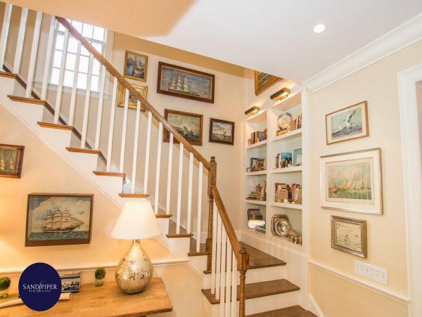 Cape Cod Home 994851