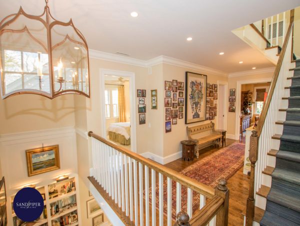 Cape Cod Home 994851