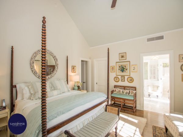 Cape Cod Home 994851