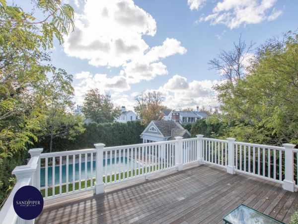 Cape Cod Home 994851