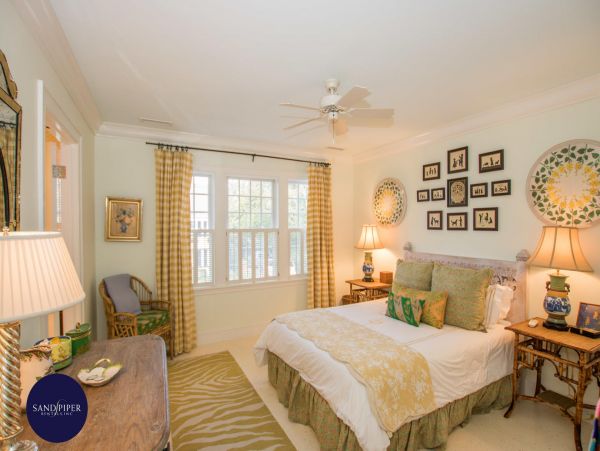 Cape Cod Home 994851
