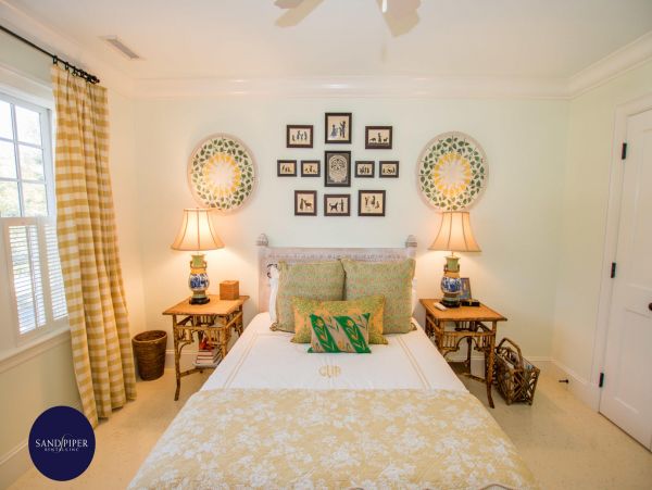 Cape Cod Home 994851
