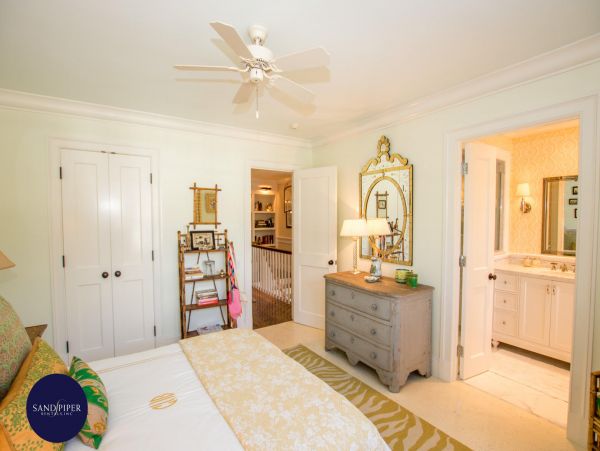 Cape Cod Home 994851