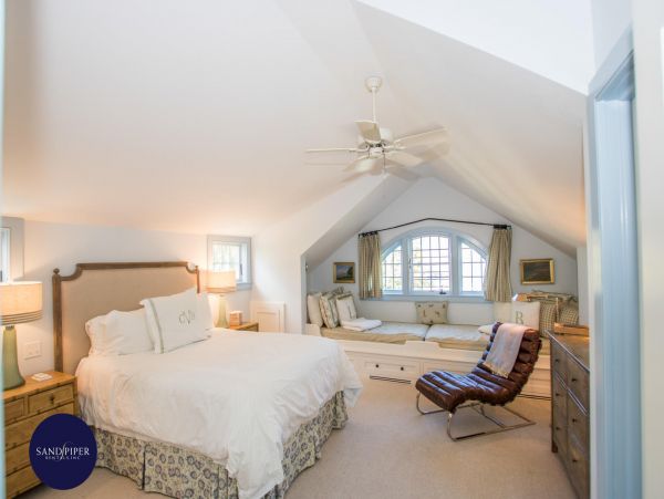 Cape Cod Home 994851