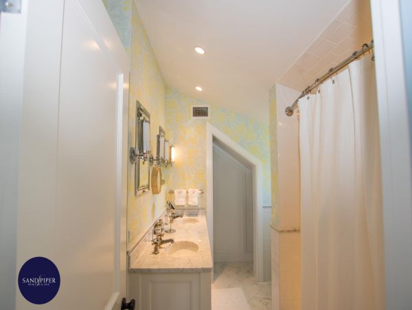 Cape Cod Home 994851