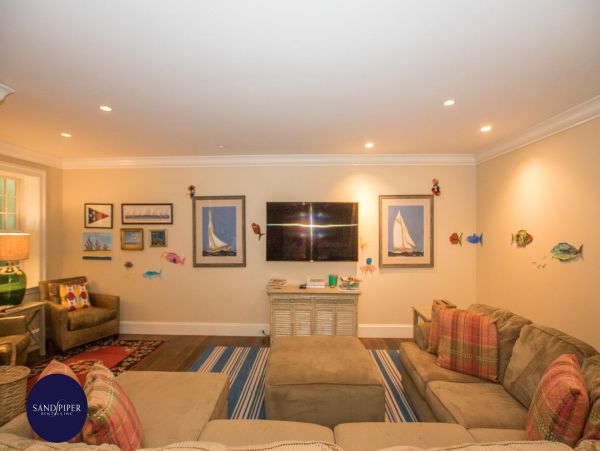 Cape Cod Home 994851