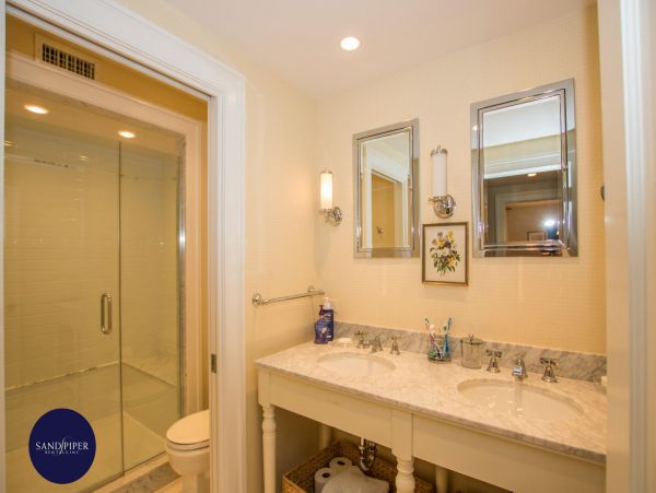 Cape Cod Home 994851