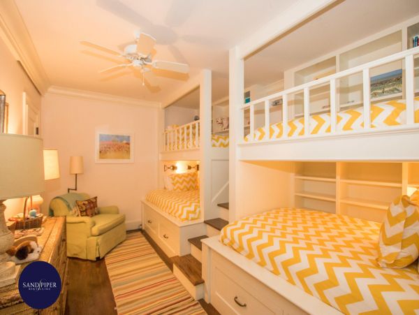 Cape Cod Home 994851