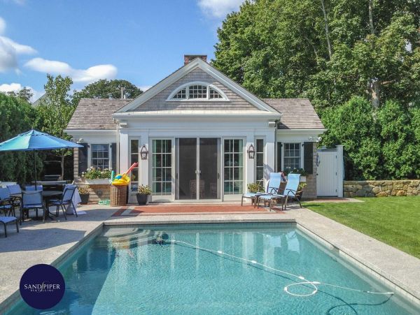 Cape Cod Home 994851