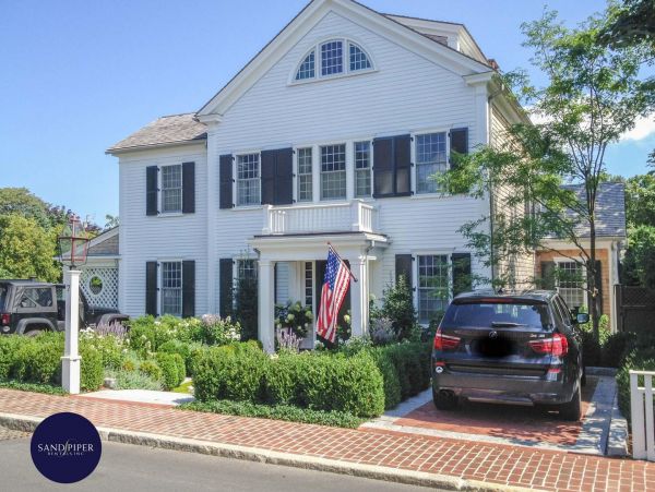 Cape Cod Home 994851