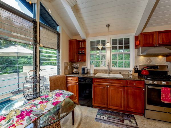 Princeville Charming Vacation Town Home With Private Pool