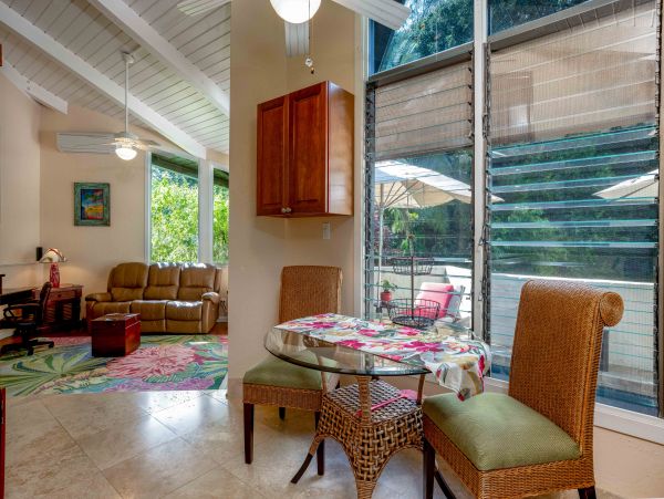 Princeville Charming Vacation Town Home With Private Pool