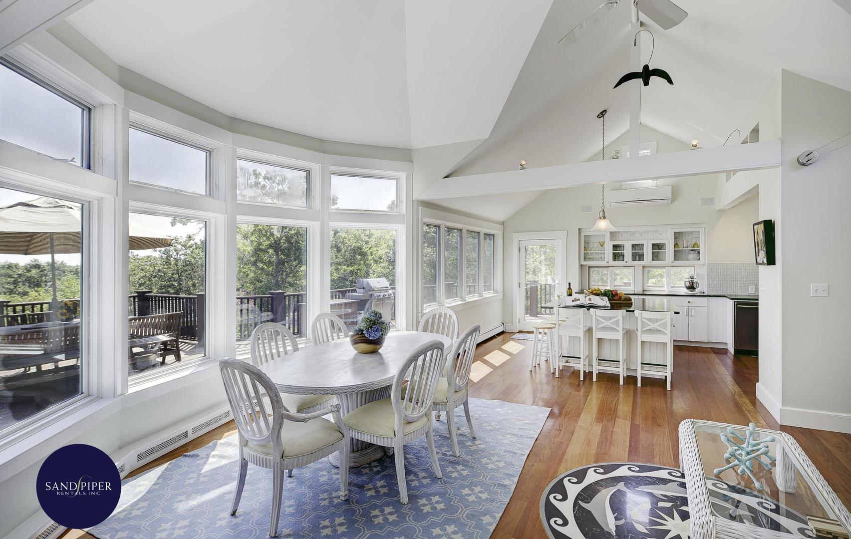 Cape Cod Home 994853