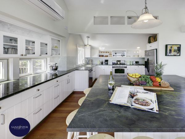 Cape Cod Home 994853