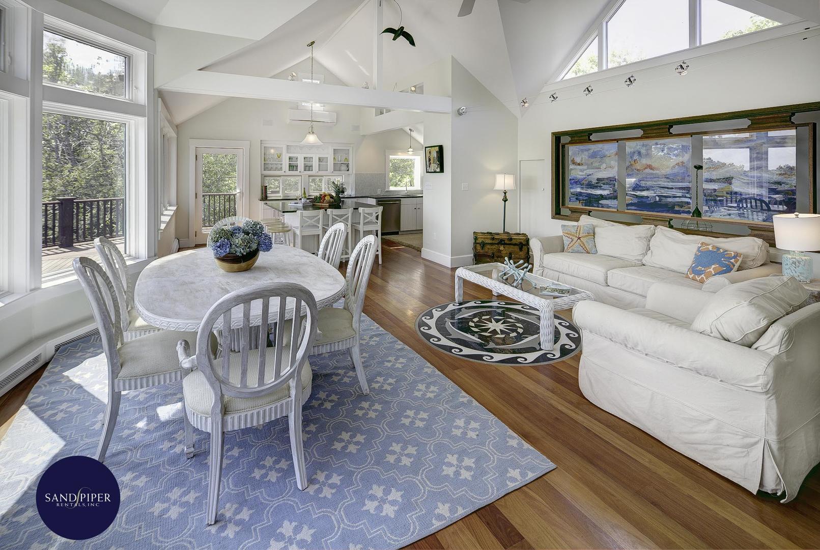 Cape Cod Home 994853