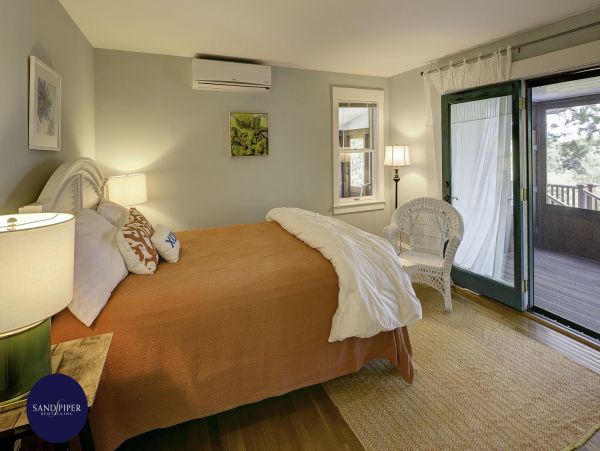 Cape Cod Home 994853